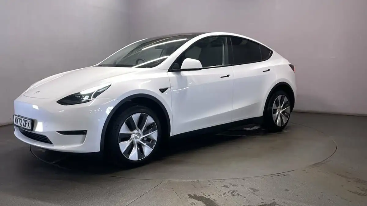 2022-tesla-model-y-e-long-range-big-3