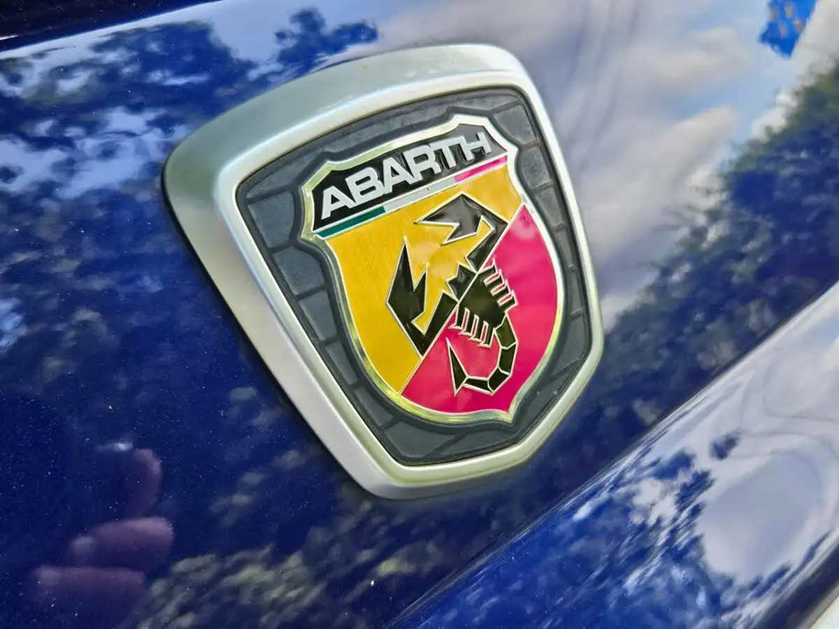 2016-abarth-595-14-tjet-big-23