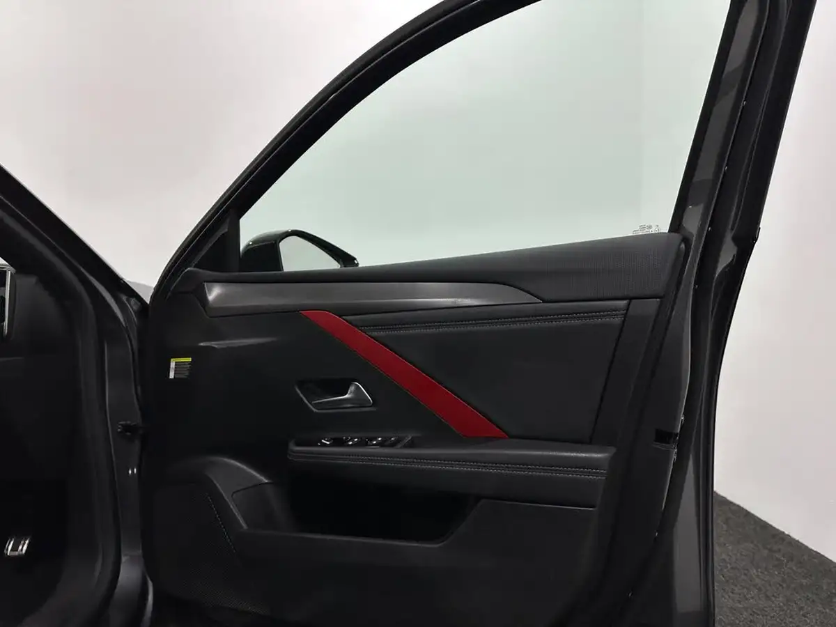 2022-vauxhall-astra-12-turbo-gs-line-hatchback-big-34