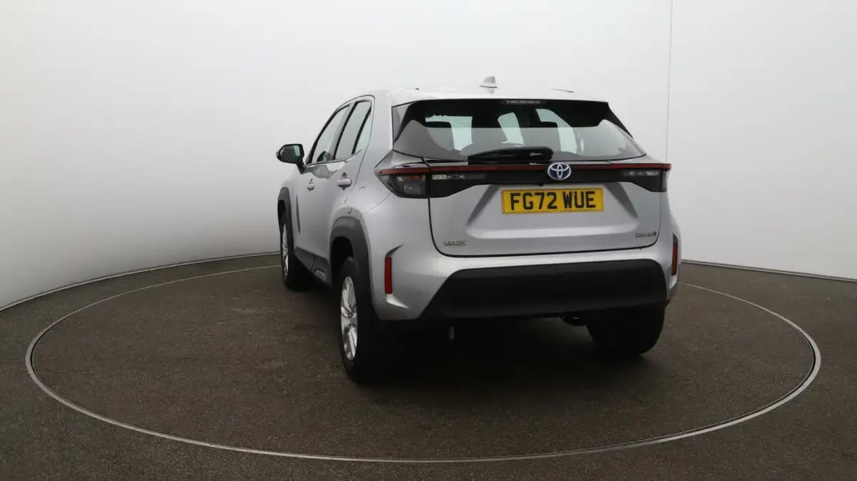 2022-toyota-yaris-cross-15-vvt-i-icon-big-52