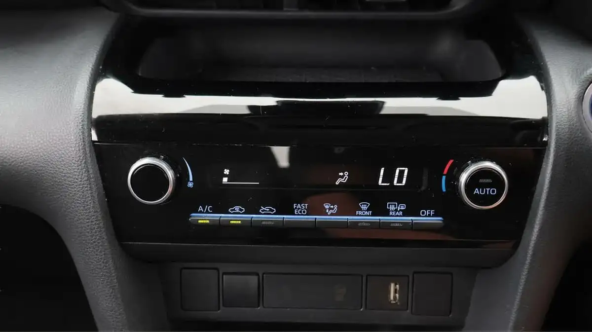 2022-toyota-yaris-cross-15-vvt-i-icon-big-12