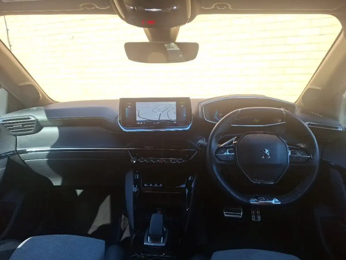 2020-peugeot-208-e-gt-big-2