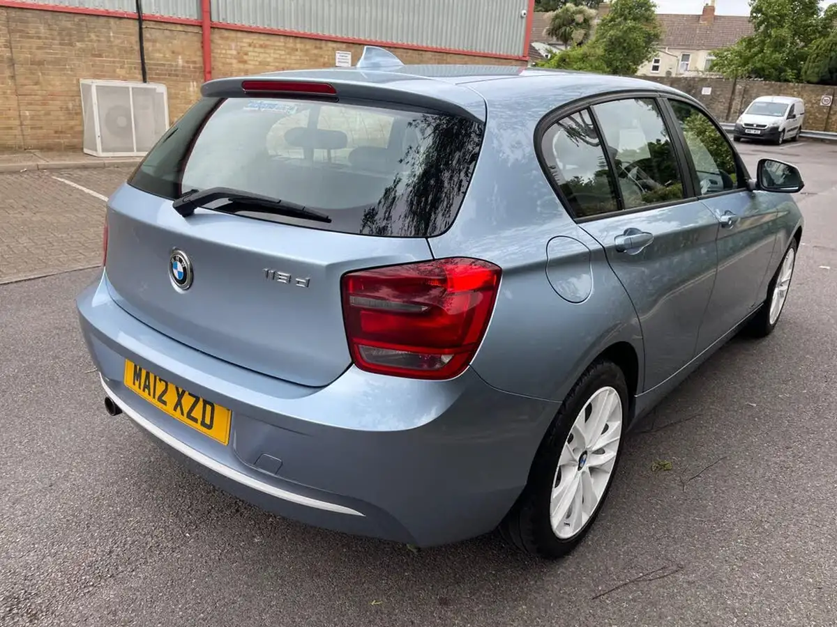 2012-bmw-1-series-20td-118d-urban-hatchback-5d-big-32