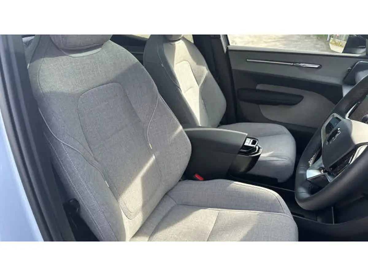 2024-volvo-ex30-e-twin-ultra-big-8