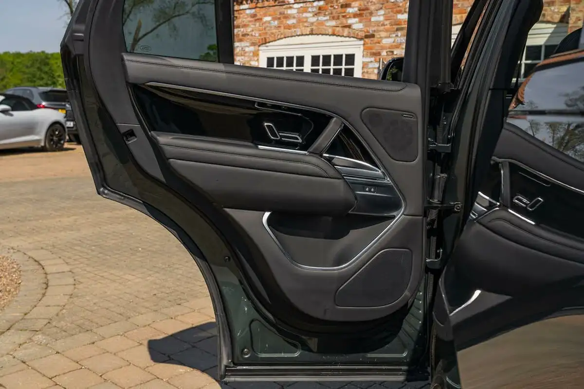 2023-land-rover-range-rover-30-d300-se-big-35