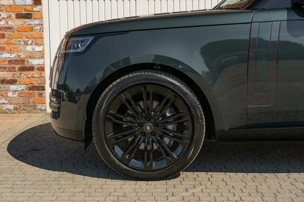 2023-land-rover-range-rover-30-d300-se-big-11