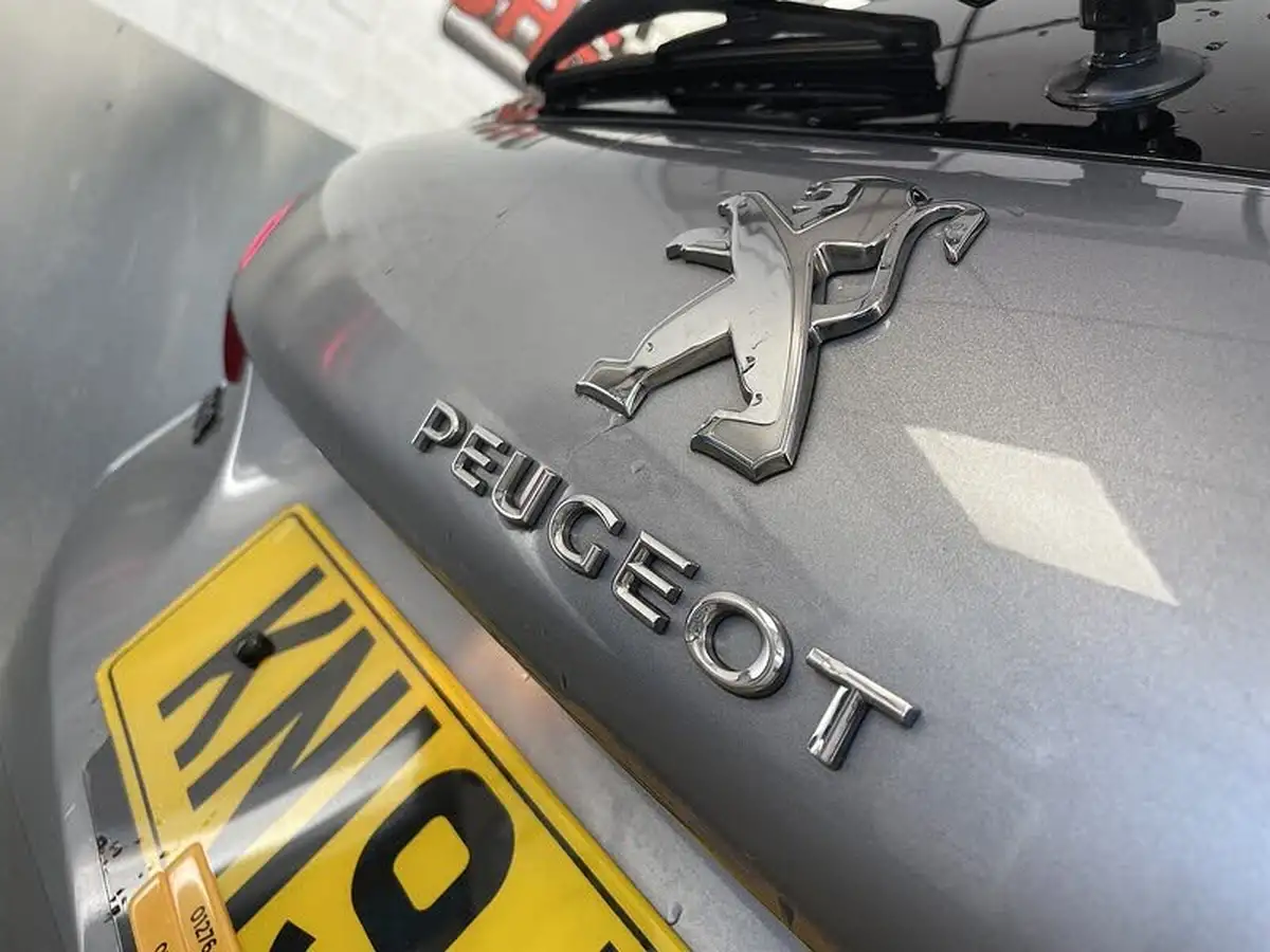2019-peugeot-2008-suv-12-puretech-allure-82bhp-big-25
