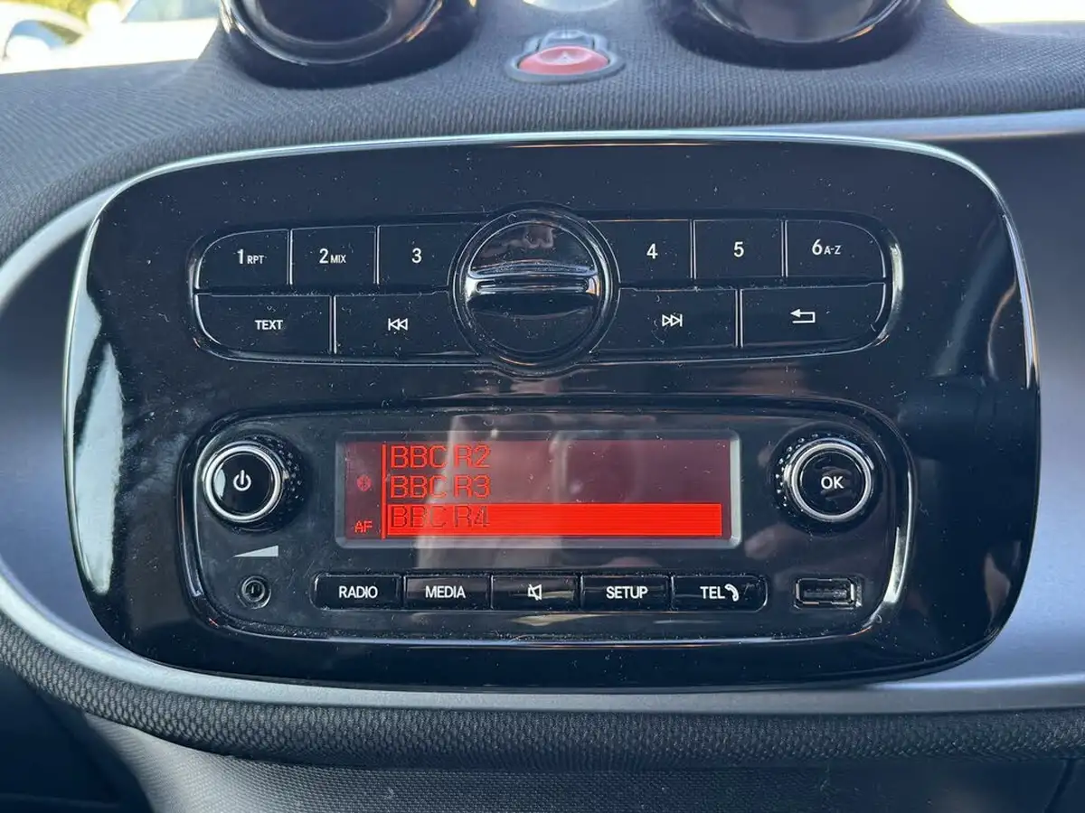 2017-smart-fortwo-10-passion-71bhp-ss-coupe-twinamic-big-12