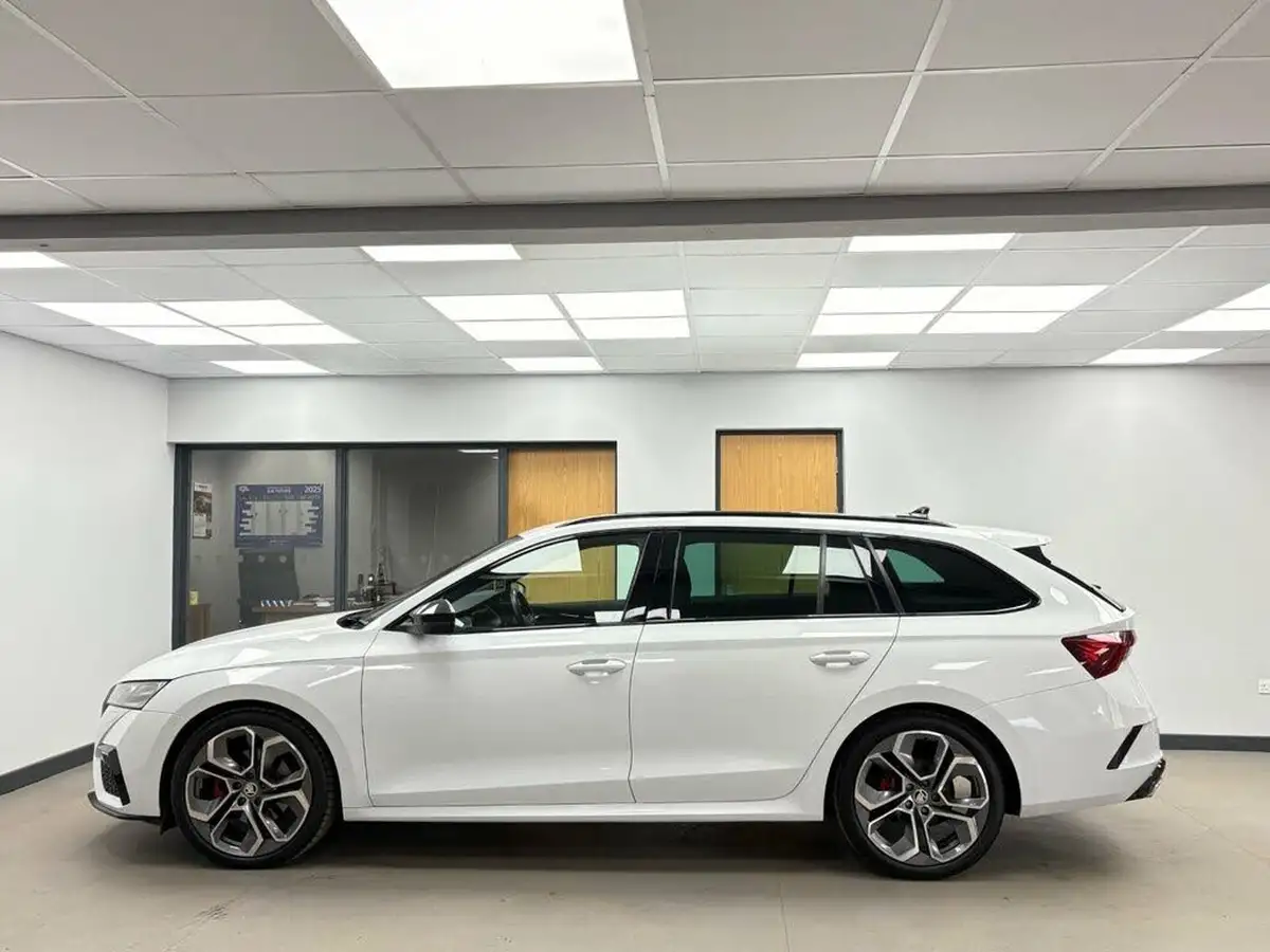 2021-skoda-octavia-20tdi-vrs-estate-big-3