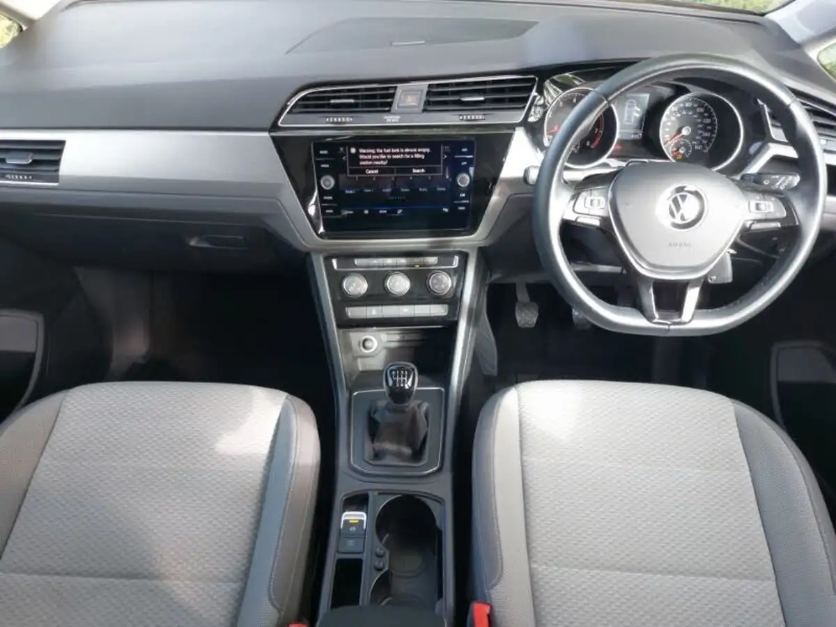 2022-volkswagen-touran-15-tsi-se-family-big-2