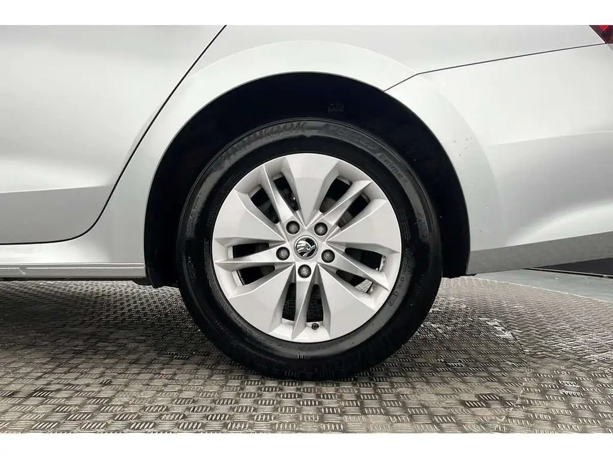 2024-skoda-octavia-15-tsi-se-estate-big-4