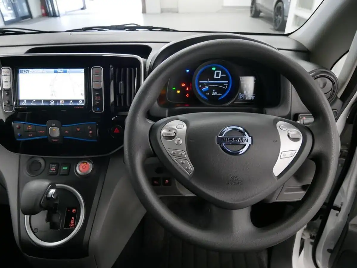 2021-nissan-env200-e-tekna-rapid-panel-van-big-14