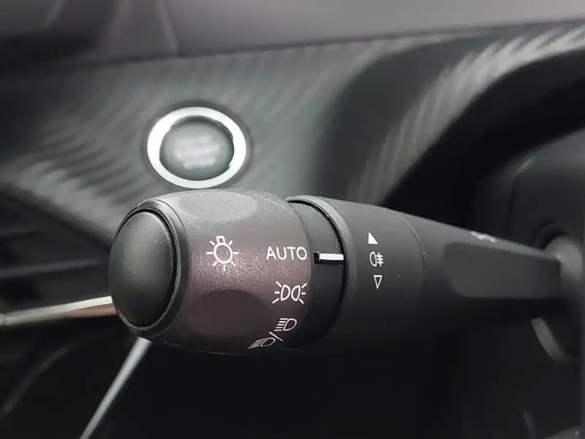 2020-peugeot-208-12-puretech-active-premium-75bhp-big-16