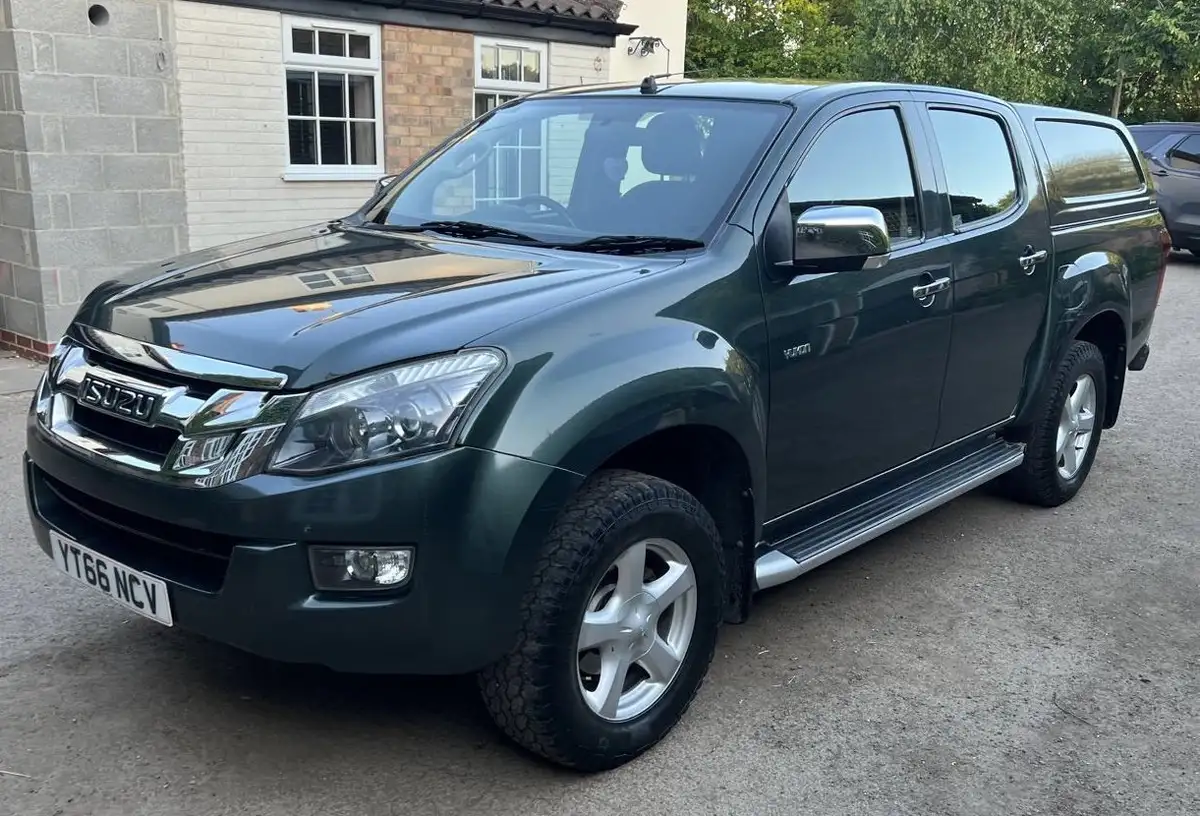 2016-isuzu-d-max-25td-yukon-vision-double-big-0