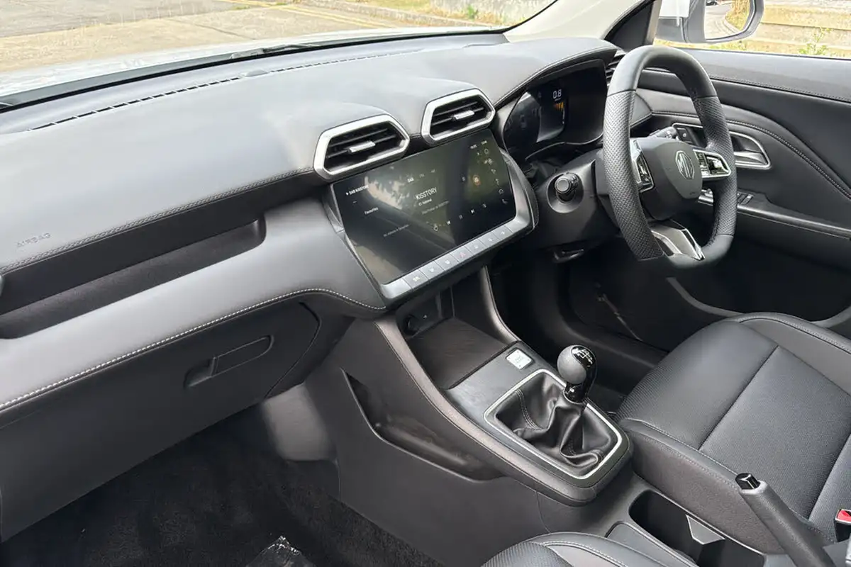 2025-mg-zs-suv-15-se-115ps-1495cc-big-10
