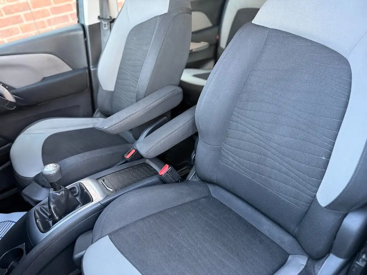 2014-citroen-grand-c4-picasso-16e-hdi-vtr-115ps-big-29