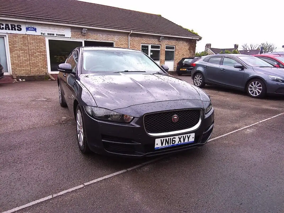 2016-jaguar-xe-20d-se-180ps-big-3