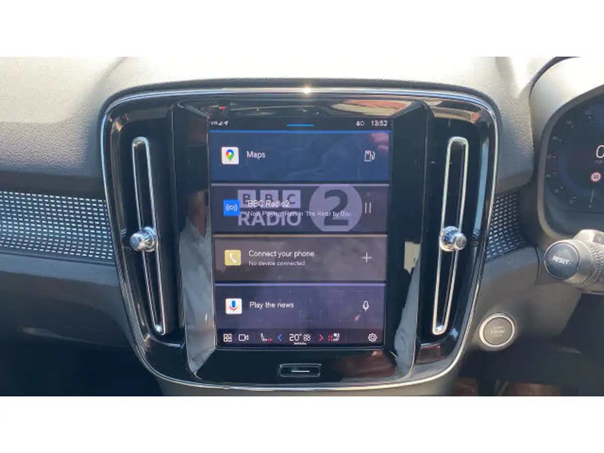 2024-volvo-xc40-20-b3-plus-big-36