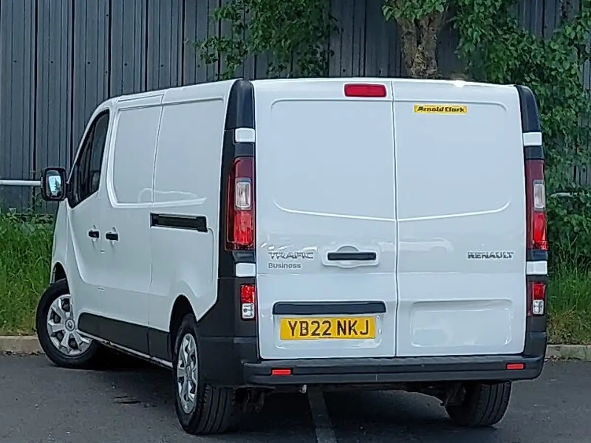 2022-renault-trafic-20dci-ll30-150-business-big-1