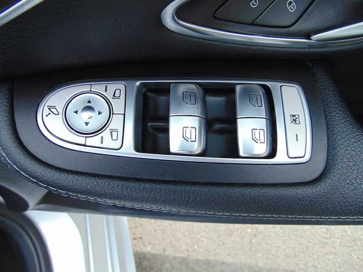 2016-mercedes-benz-c-class-21d-c220d-amg-line-170ps-premiumss-saloon-4d-auto-big-24