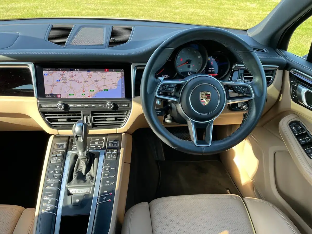 2021-porsche-macan-30-s-big-34