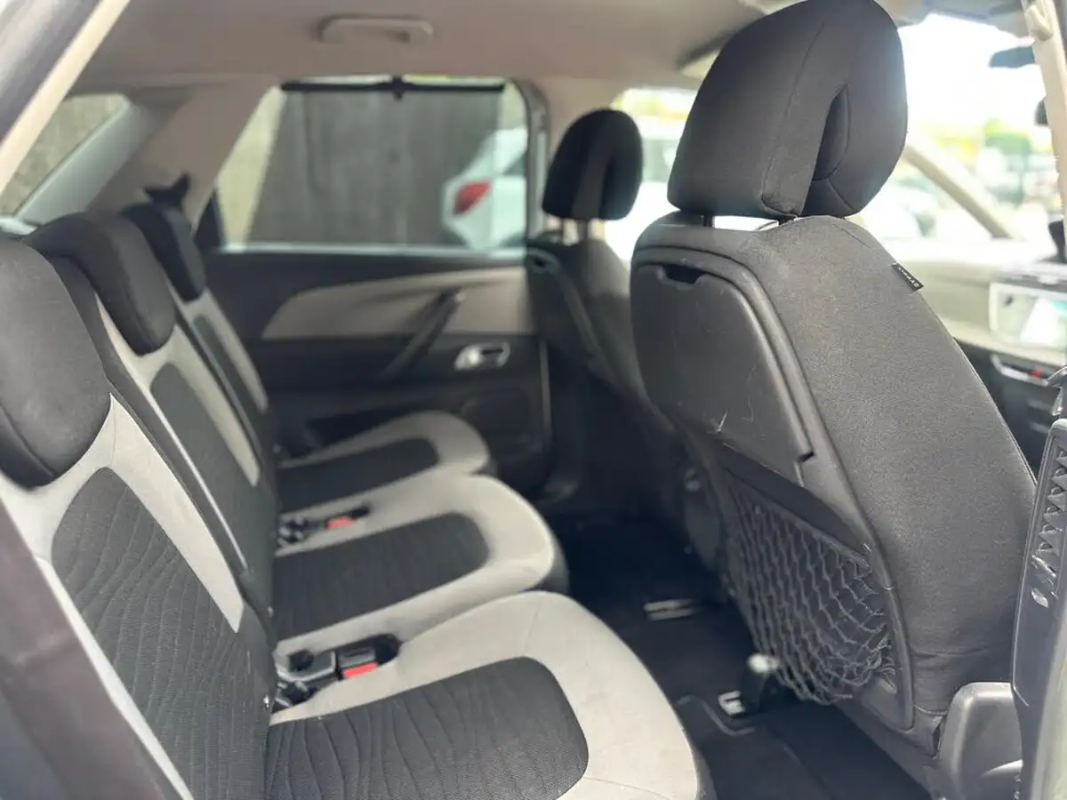 2014-citroen-c4-picasso-16e-hdi-exclusive-big-26