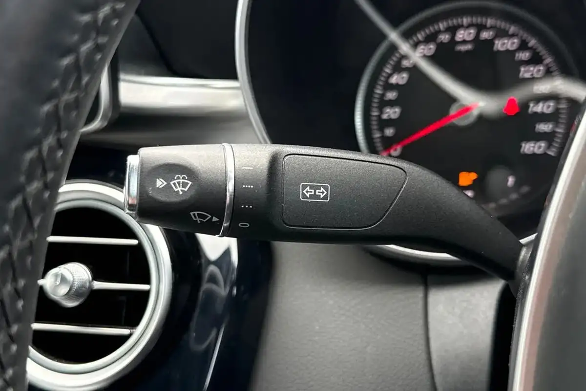 2015-mercedes-benz-c-class-20-c200-amg-line-184ps-ss-saloon-4d-7g-tronic-plus-big-30
