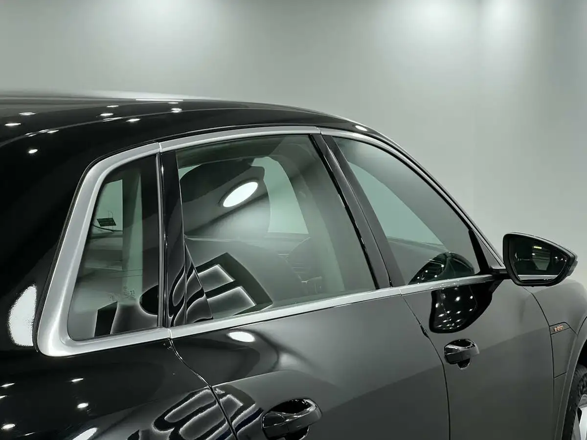 2021-audi-e-tron-50e-technik-station-wagon-big-24