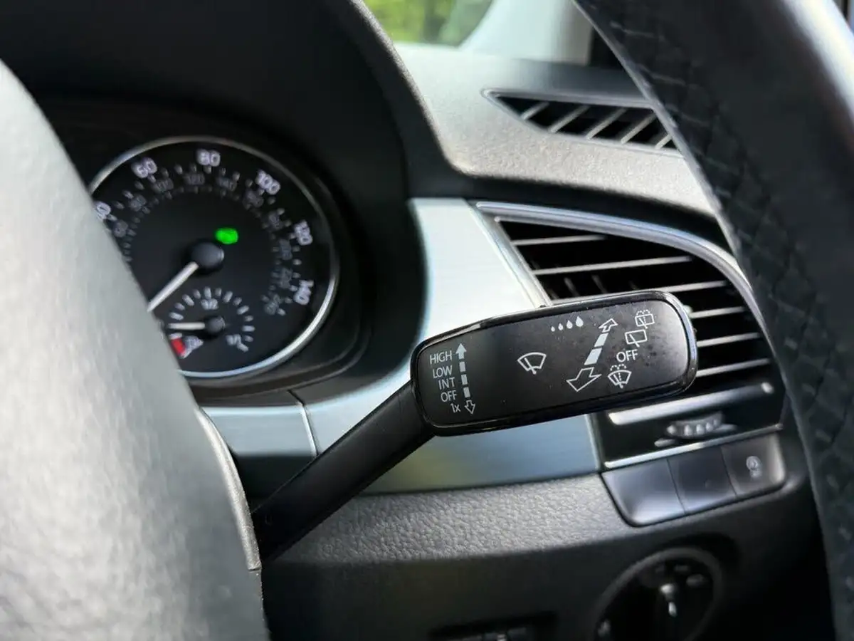 2015-skoda-fabia-12-tsi-se-109ps-hatchback-dsg-big-33