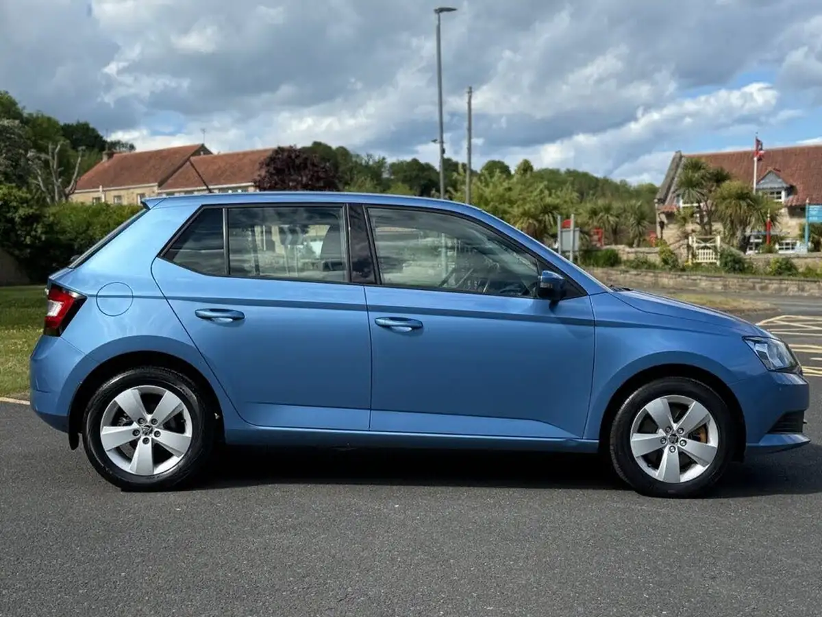 2015-skoda-fabia-12-tsi-se-109ps-hatchback-dsg-big-9