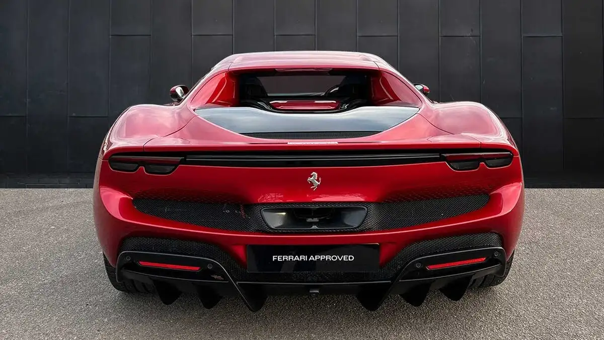 2022-ferrari-296-gtb-big-5