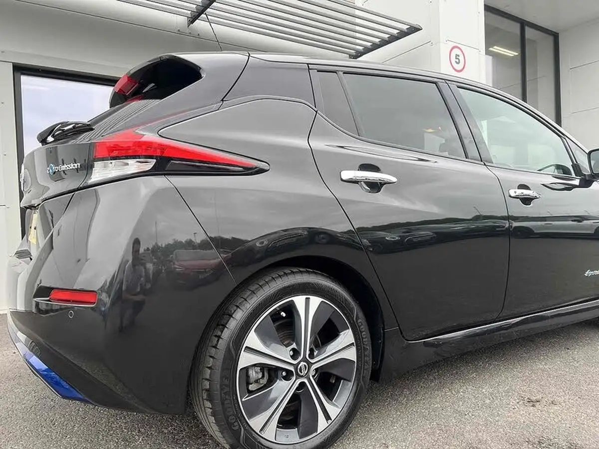 2020-nissan-leaf-e-tekna-big-16