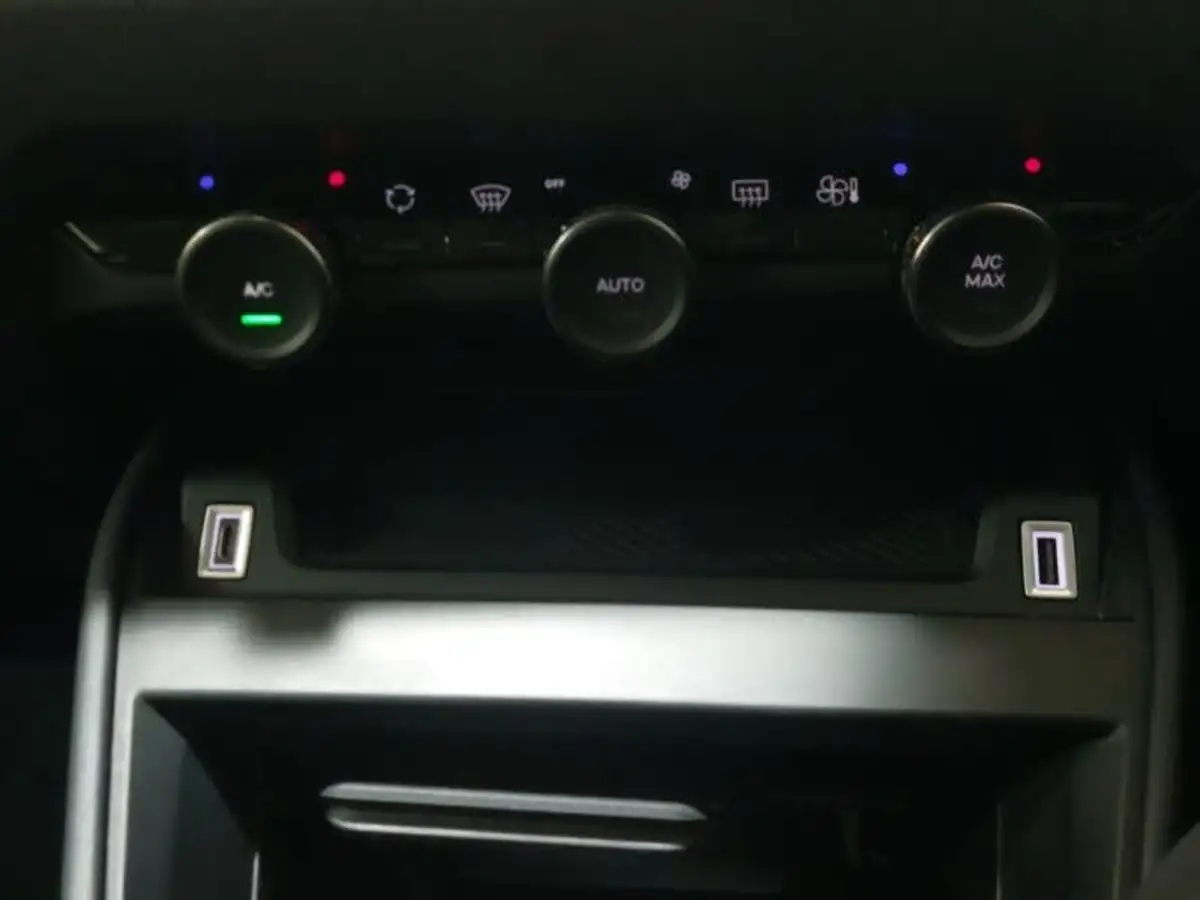 2022-citroen-c4-12-puretech-shine-130ps-big-14