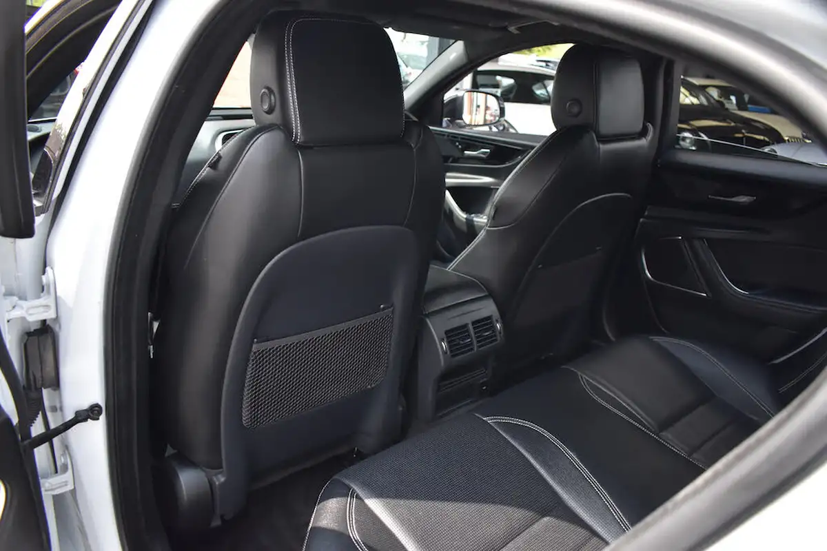 2021-jaguar-xe-20-d200-r-dynamic-black-big-41
