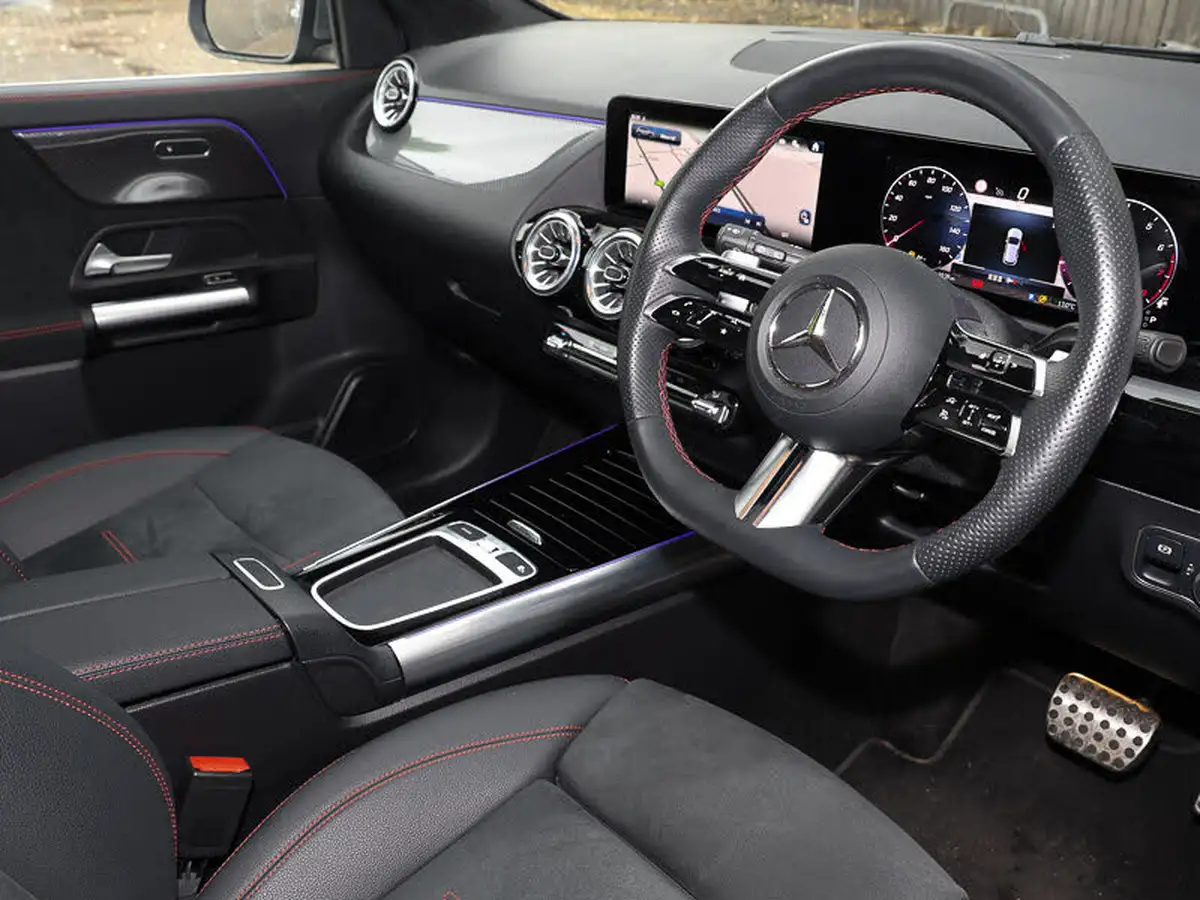 2024-mercedes-benz-gla-class-13-gla-200-amg-line-executive-big-11