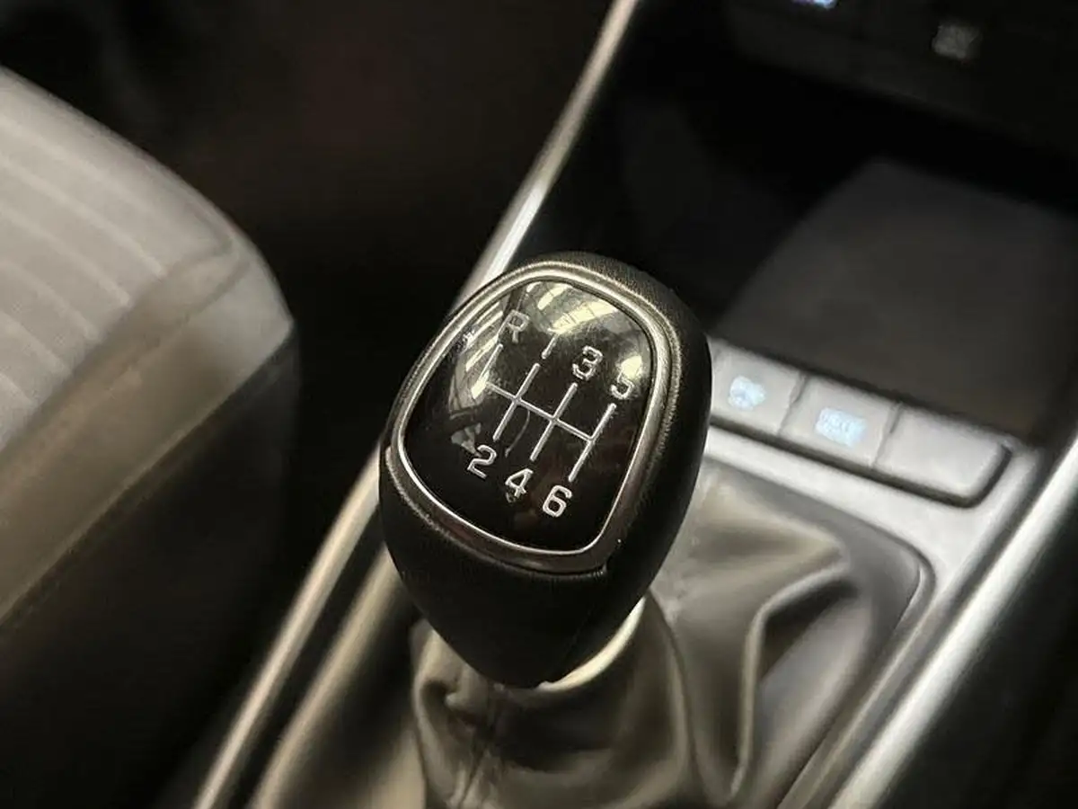 2022-hyundai-i20-10-t-gdi-se-connect-eclutch-imt-big-21