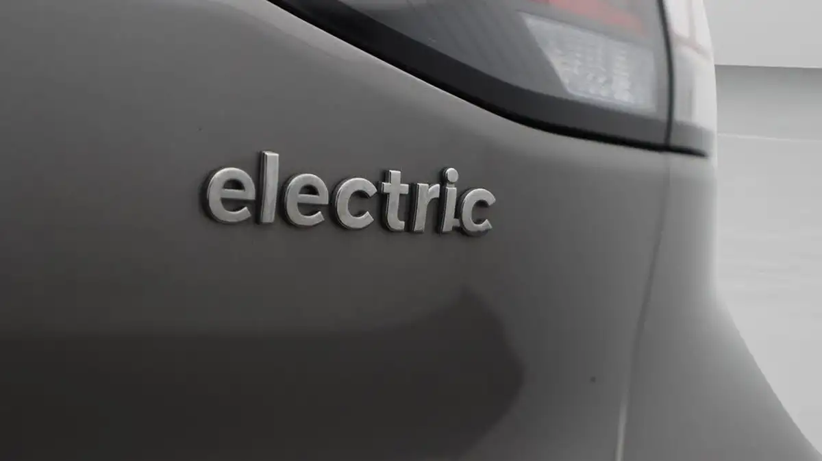2021-hyundai-ioniq-e-premium-se-electric-100kw-big-22
