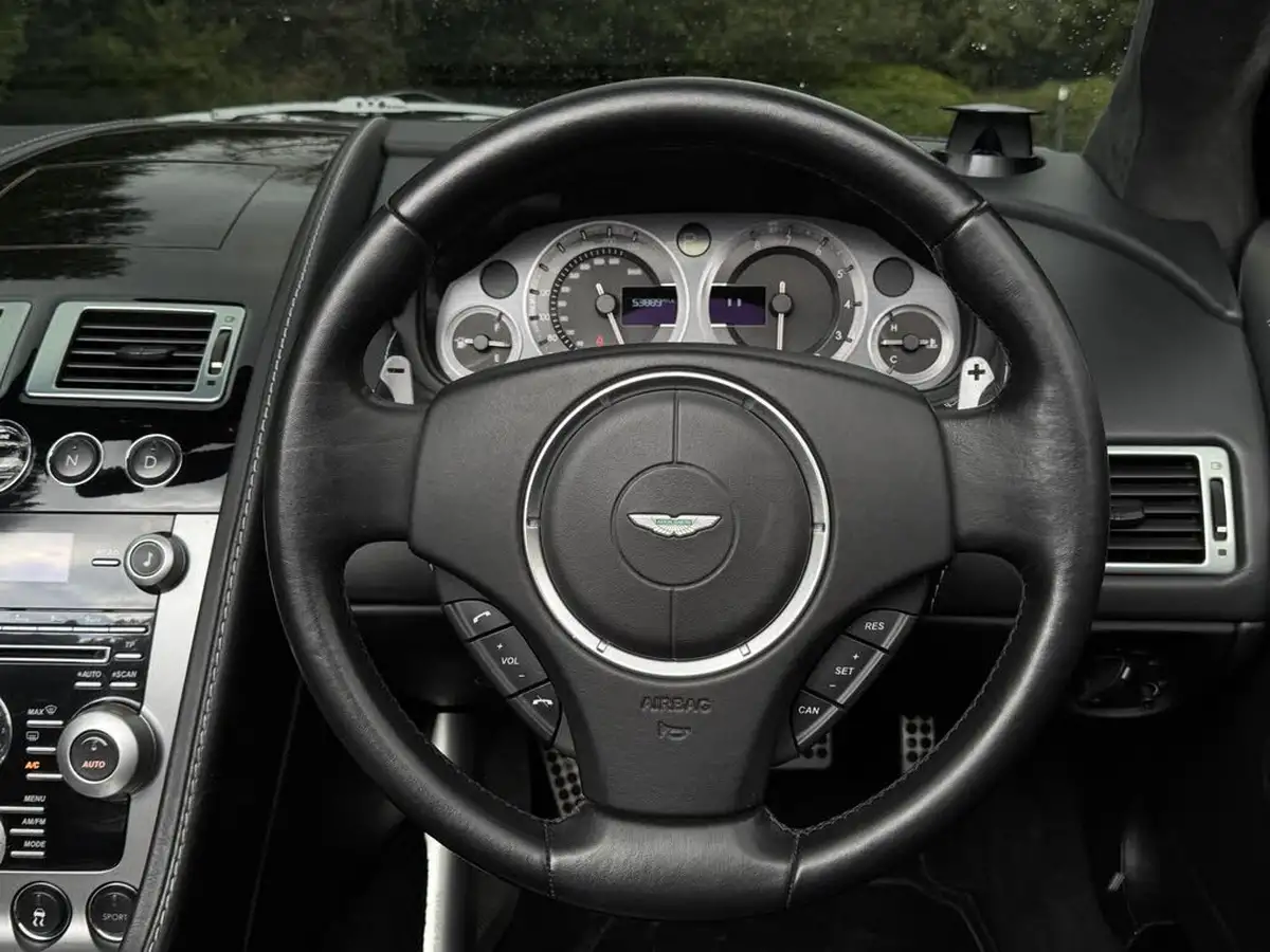 2010-aston-martin-db9-60-volante-touchtronic-ii-big-17