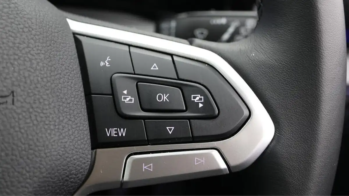 2021-volkswagen-golf-15-tsi-style-130ps-hatchback-big-23