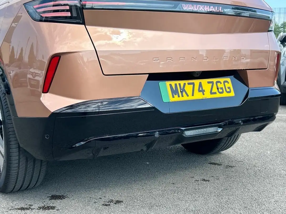 2024-vauxhall-grandland-e-ultimate-big-19