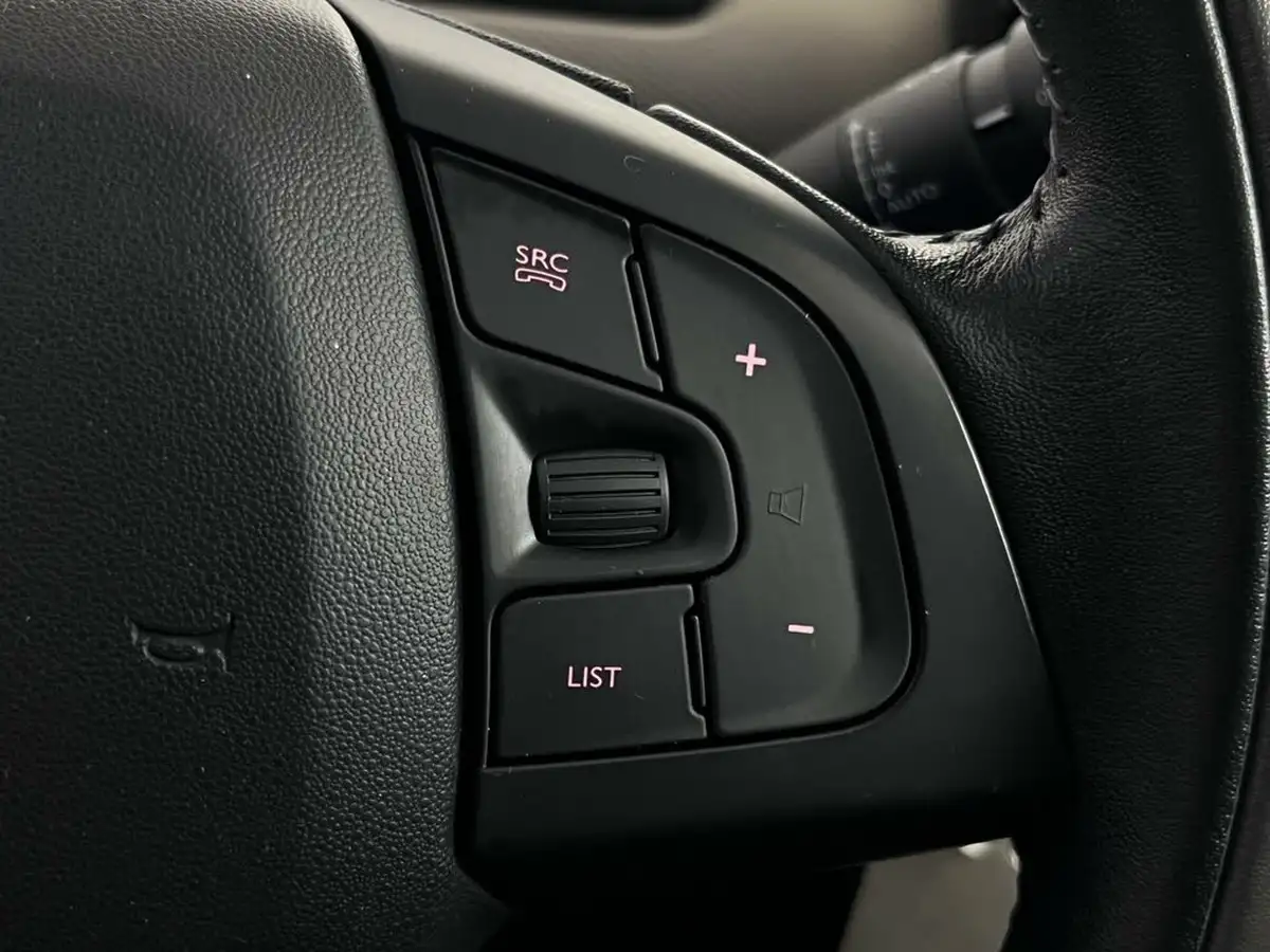 2017-citroen-c4-cactus-16bluehdi-w-big-17