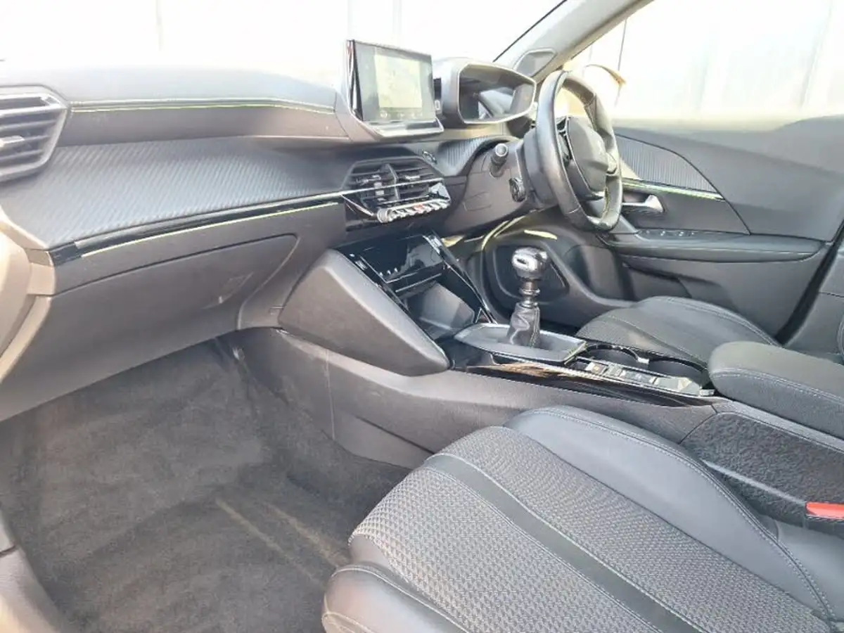 2022-peugeot-2008-suv-12-puretech-gt-big-4