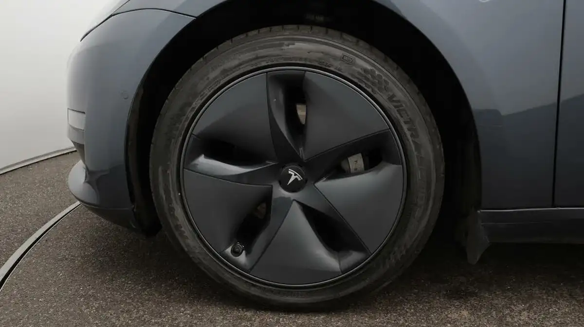 2020-tesla-model-3-e-long-range-big-18