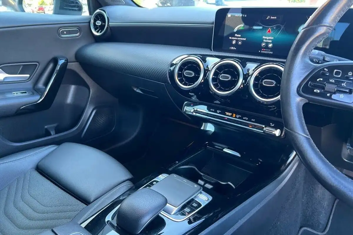 2019-mercedes-benz-a-class-15d-a180d-se-executive-7g-dct-big-42
