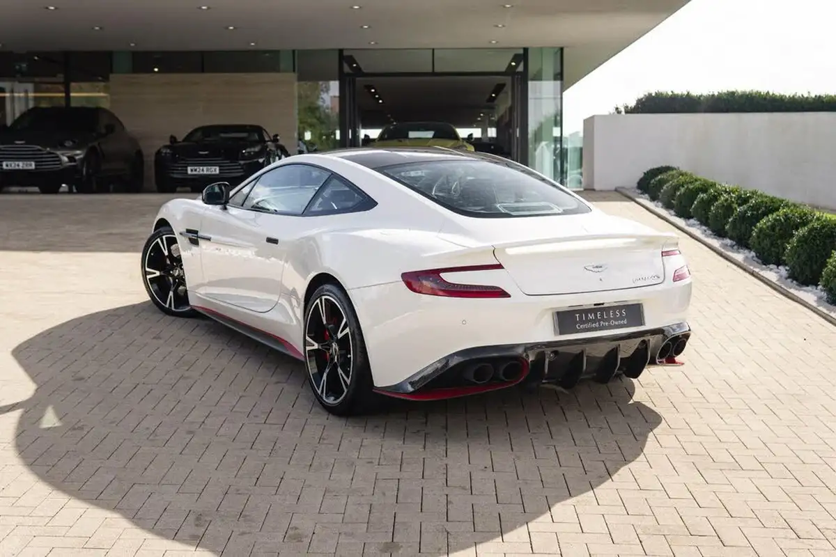 2017-aston-martin-vanquish-59-zagato-big-16