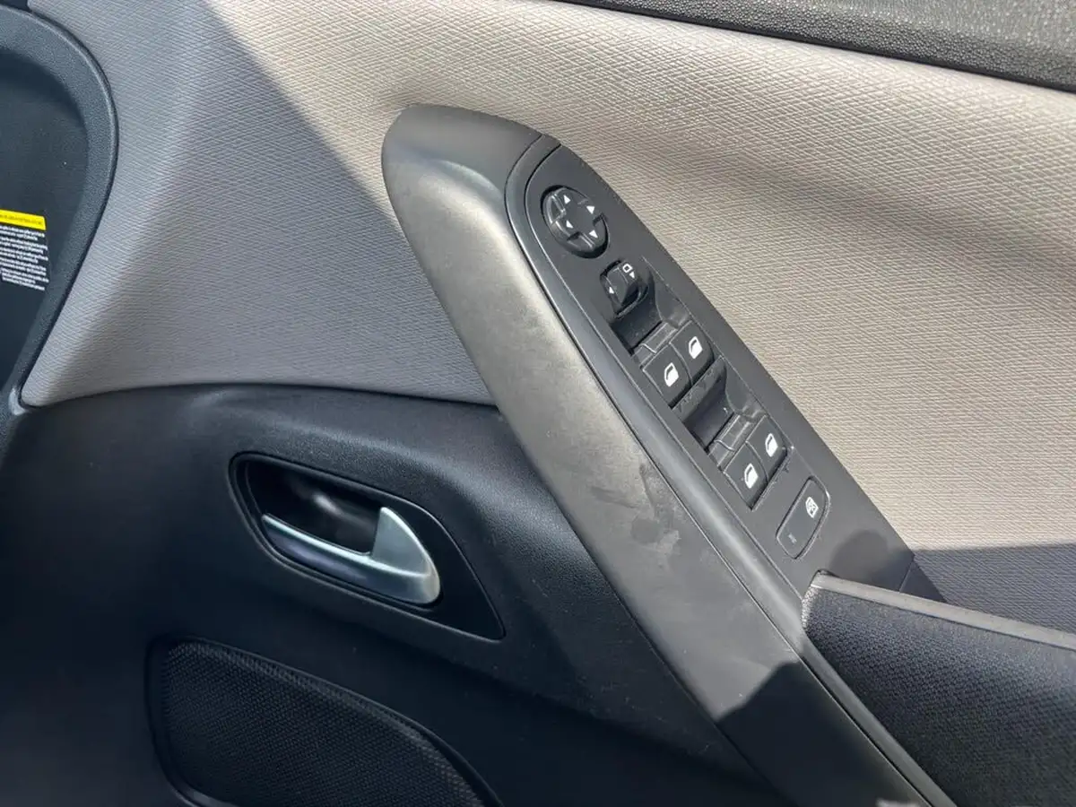 2016-citroen-c4-picasso-16bluehdi-vtr-120ps-big-15