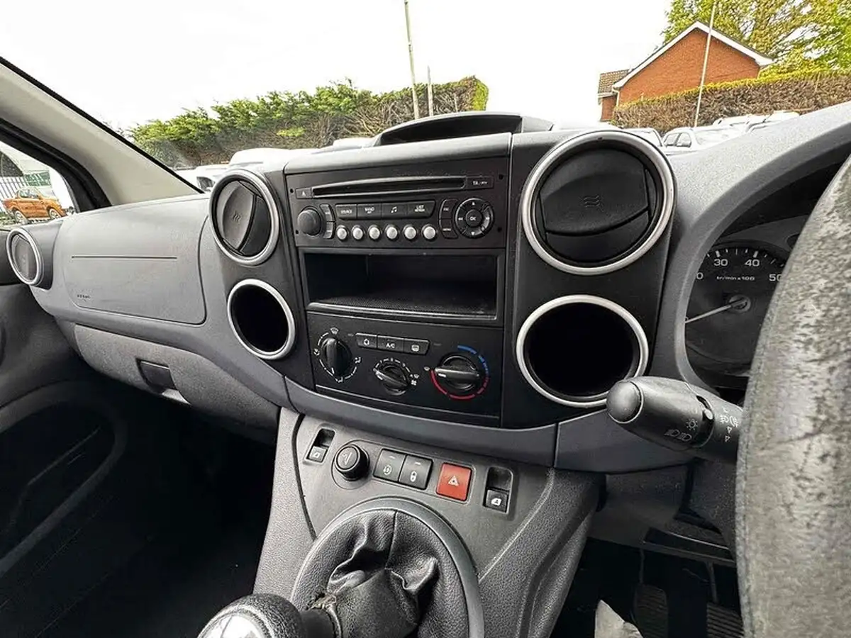 2012-peugeot-partner-16hdi-tepee-s-92bhp-big-32