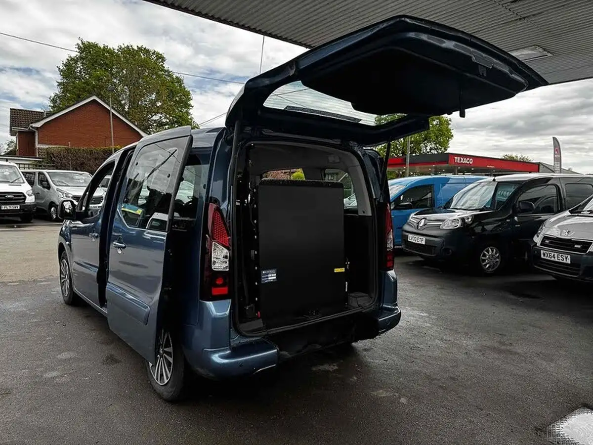 2012-peugeot-partner-16hdi-tepee-s-92bhp-big-12