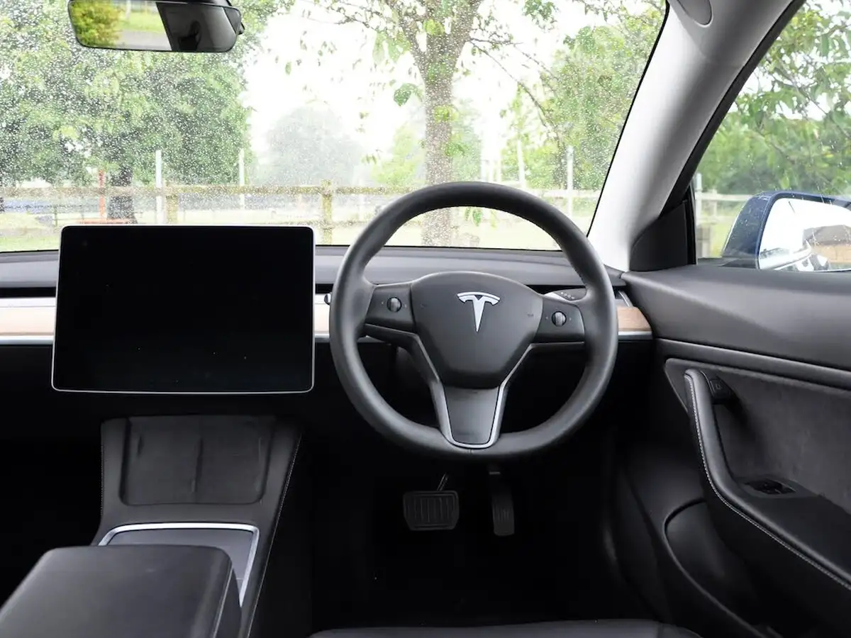 2020-tesla-model-3-e-long-range-big-18