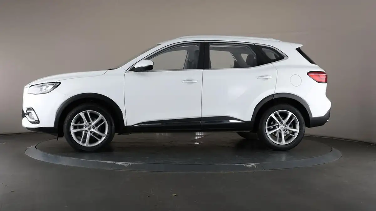 2021-mg-hs-15t-gdi-exclusive-162ps-big-38